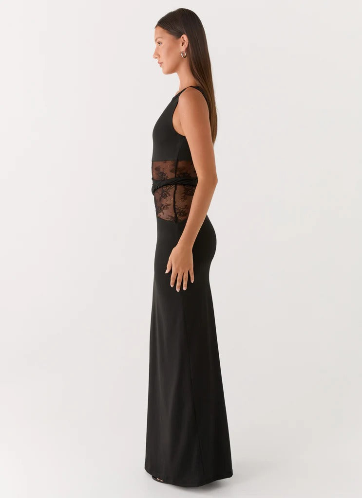 Noiréa Lace Gown